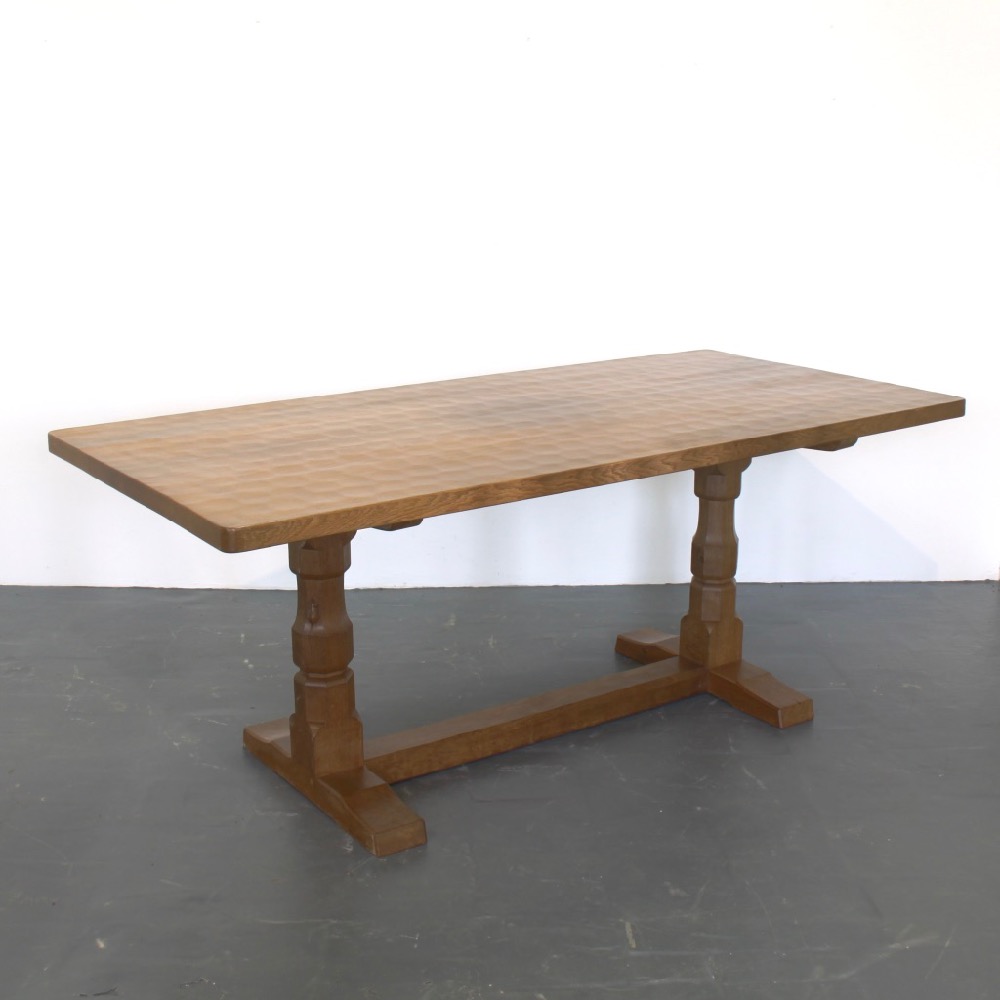 mouseman-robert-thompson-dining-table
